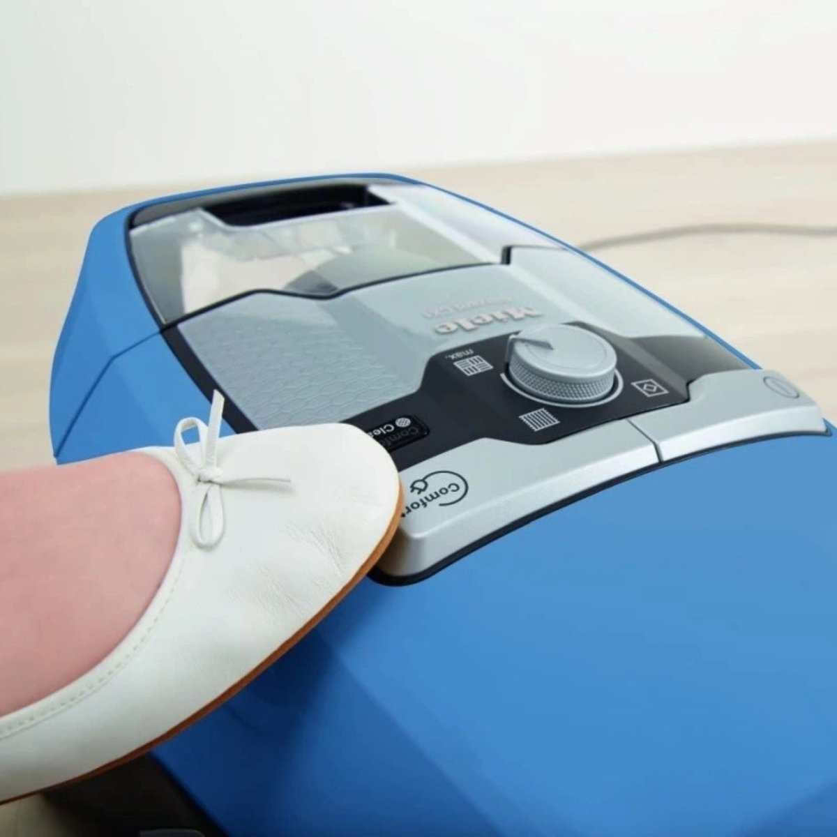 Miele Blizzard CX1 Turbo Team Bagless Vacuum Cleaner - US Vacuums - 10829400